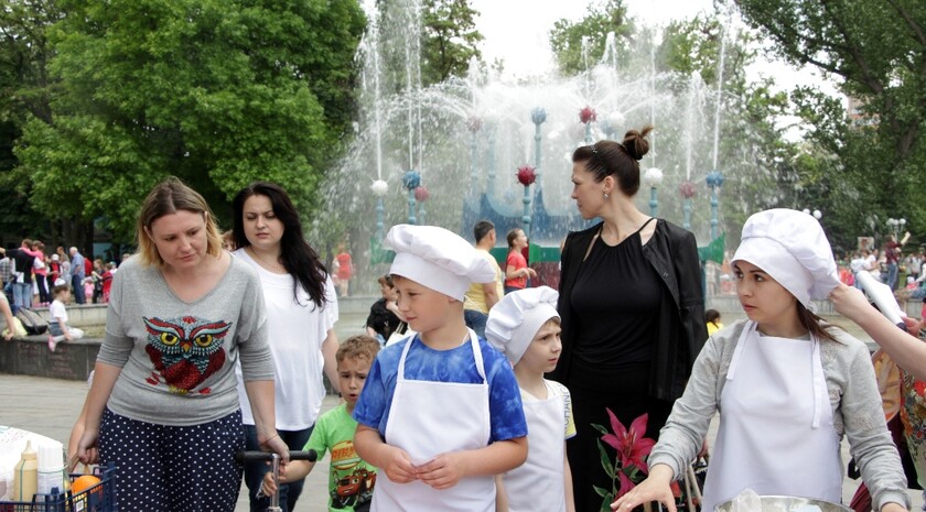 Развлекательная программа "Детское нашествие", посвященная Международному дню защиты детей, Луганск, 1 июня 2017 года
