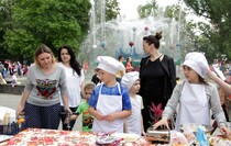 Развлекательная программа "Детское нашествие", посвященная Международному дню защиты детей, Луганск, 1 июня 2017 года