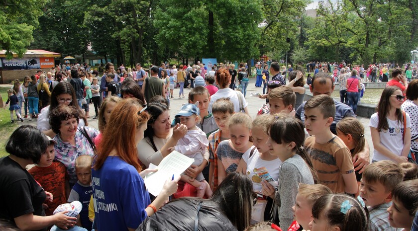 Развлекательная программа "Детское нашествие", посвященная Международному дню защиты детей, Луганск, 1 июня 2017 года