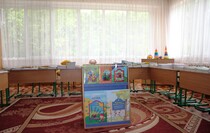 Передача учебной литературы от фонда Астахова ясли-саду "Золотая рыбка", Луганск, 16 июня 2016 года