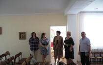 Передача учебной литературы от фонда Астахова ясли-саду "Золотая рыбка", Луганск, 16 июня 2016 года