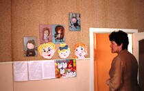 Передача учебной литературы от фонда Астахова ясли-саду "Золотая рыбка", Луганск, 16 июня 2016 года
