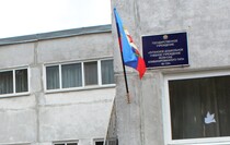 Передача учебной литературы от фонда Астахова ясли-саду "Золотая рыбка", Луганск, 16 июня 2016 года