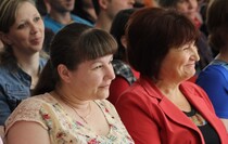 Торжественное собрание на швейной фабрике "Престиж", Луганск, 9 июня 2016 года