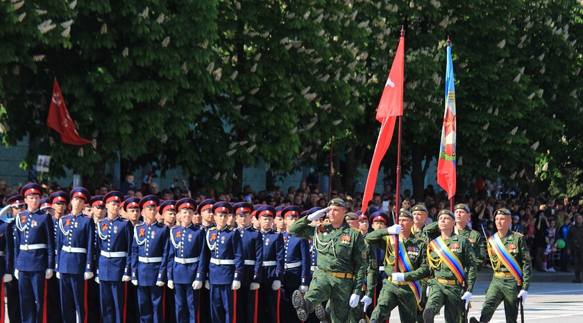 Парад Победы в Луганске, 9 мая 2016 года