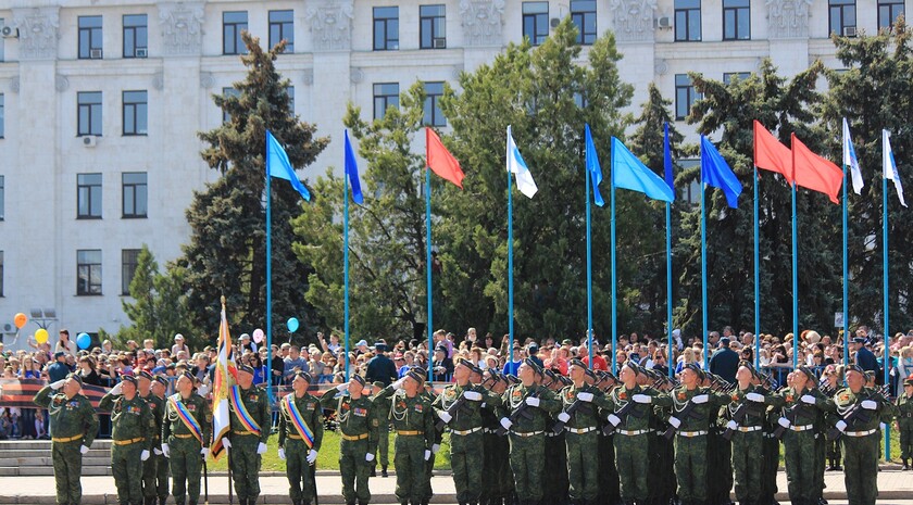 Парад Победы в Луганске, 9 мая 2016 года