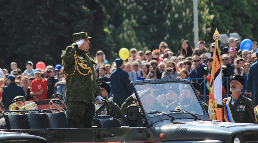 Парад Победы в Луганске, 9 мая 2016 года