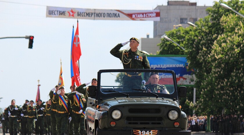 Парад Победы в Луганске, 9 мая 2016 года