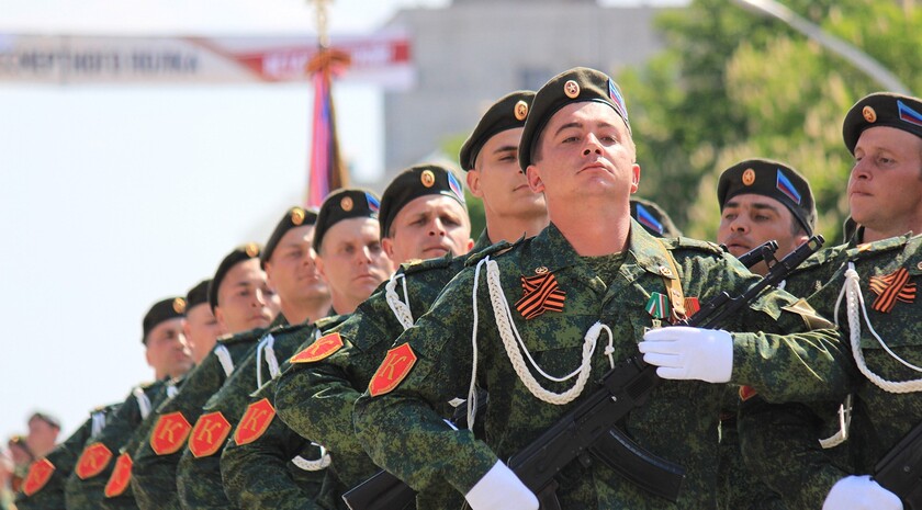 Парад Победы в Луганске, 9 мая 2016 года