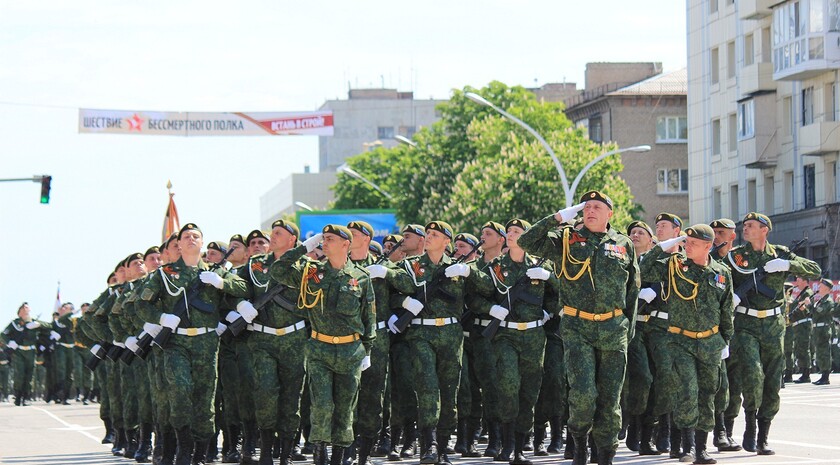 Парад Победы в Луганске, 9 мая 2016 года