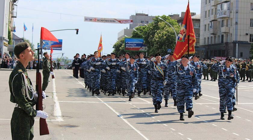Парад Победы в Луганске, 9 мая 2016 года