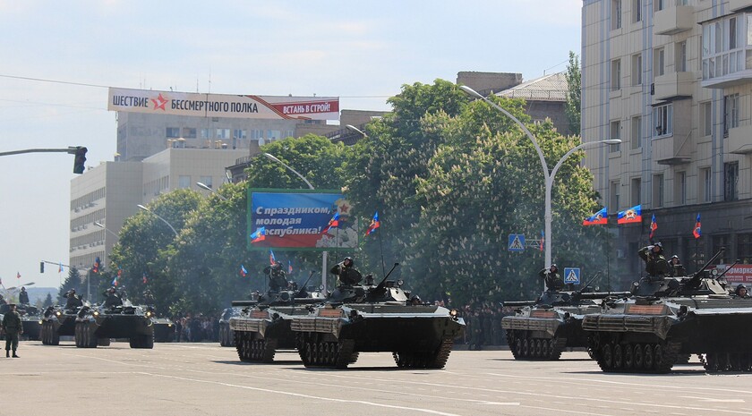 Парад Победы в Луганске, 9 мая 2016 года