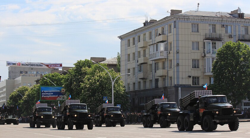Парад Победы в Луганске, 9 мая 2016 года