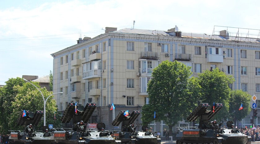 Парад Победы в Луганске, 9 мая 2016 года