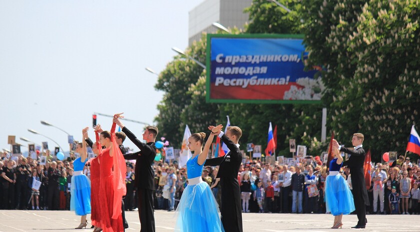 Парад Победы в Луганске, 9 мая 2016 года