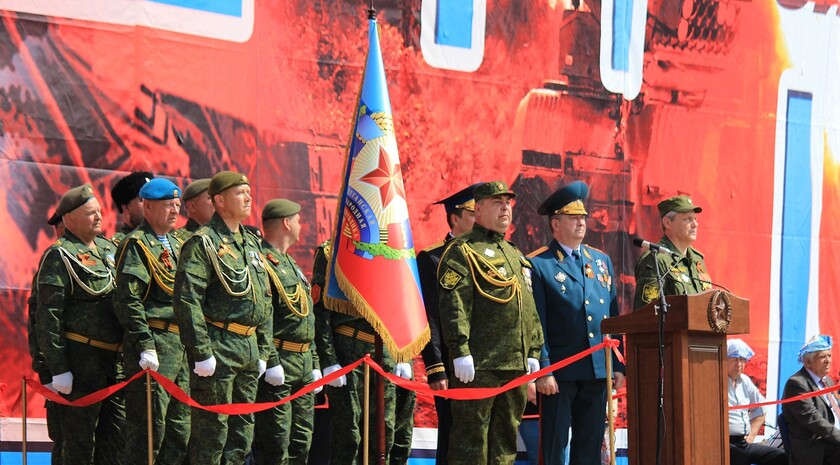 Парад Победы в Луганске, 9 мая 2016 года