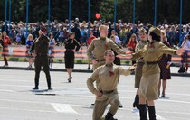 Парад Победы в Луганске, 9 мая 2016 года