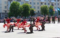 Парад Победы в Луганске, 9 мая 2016 года