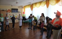 Праздник "К нам приехал Айболит" для подопечных Центра социальной реабилитации детей-инвалидов "Возрождение", Луганск, 7 апреля 2016 года