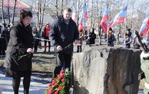 Торжественное открытие стелы на въезде в Дебальцево, 18 февраля 2016 года