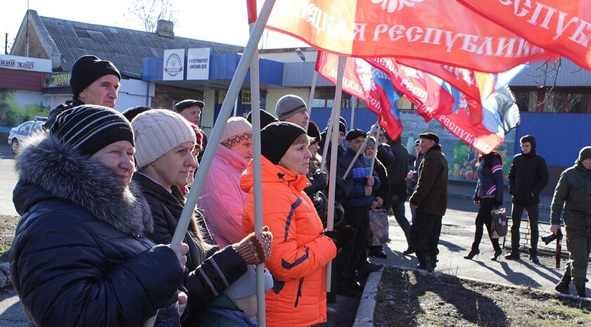 Торжественное открытие стелы на въезде в Дебальцево, 18 февраля 2016 года