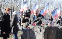 Торжественное открытие стелы на въезде в Дебальцево, 18 февраля 2016 года