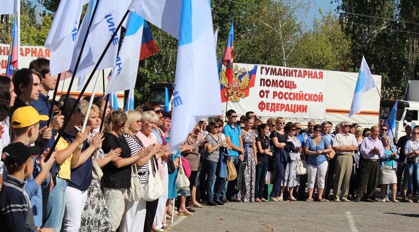 "Юбилейный" конвой МЧС России прибыл в Луганск в годовщину доставки первой гумпомощи, 20 августа 2015 года