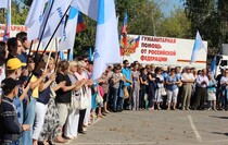 "Юбилейный" конвой МЧС России прибыл в Луганск в годовщину доставки первой гумпомощи, 20 августа 2015 года