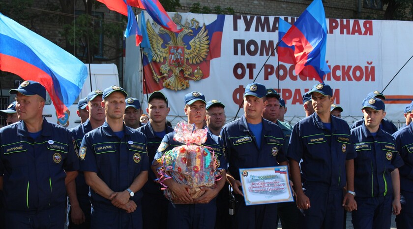 "Юбилейный" конвой МЧС России прибыл в Луганск в годовщину доставки первой гумпомощи, 20 августа 2015 года