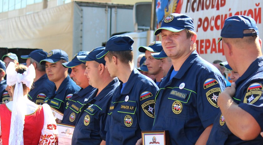 "Юбилейный" конвой МЧС России прибыл в Луганск в годовщину доставки первой гумпомощи, 20 августа 2015 года