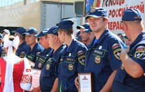 "Юбилейный" конвой МЧС России прибыл в Луганск в годовщину доставки первой гумпомощи, 20 августа 2015 года