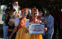 "Юбилейный" конвой МЧС России прибыл в Луганск в годовщину доставки первой гумпомощи, 20 августа 2015 года