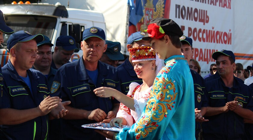 "Юбилейный" конвой МЧС России прибыл в Луганск в годовщину доставки первой гумпомощи, 20 августа 2015 года