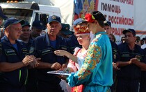 "Юбилейный" конвой МЧС России прибыл в Луганск в годовщину доставки первой гумпомощи, 20 августа 2015 года