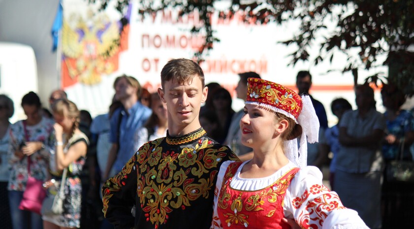 "Юбилейный" конвой МЧС России прибыл в Луганск в годовщину доставки первой гумпомощи, 20 августа 2015 года