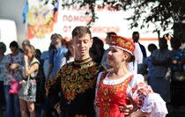 "Юбилейный" конвой МЧС России прибыл в Луганск в годовщину доставки первой гумпомощи, 20 августа 2015 года