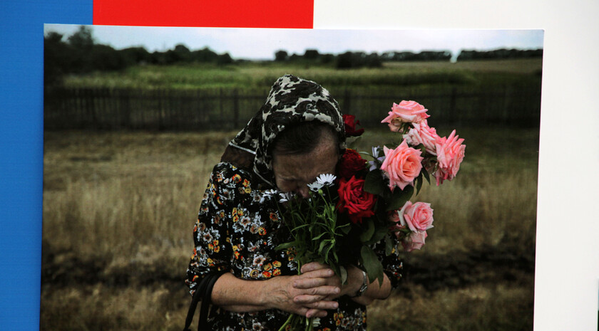 Фотовыставка памяти жертв крушения малазийского "Боинга", Луганск, 17 июля 2018 года