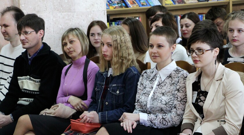 Награждение победителей и призеров литературного конкурса "Молодые голоса", Луганск, 17 мая 2017 года