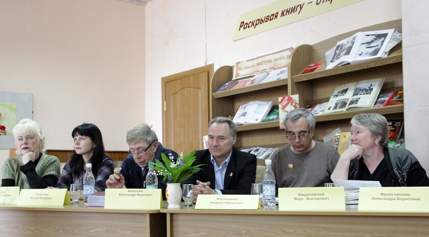 Награждение победителей и призеров литературного конкурса "Молодые голоса", Луганск, 17 мая 2017 года