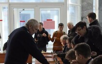 Сеанс одновременной игры гроссмейстера Геннадия Кузьмина со студентами ЛНУ им. Даля, Луганск, 24 ноября 2016 года