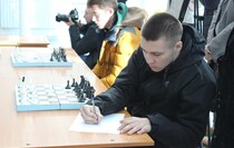 Сеанс одновременной игры гроссмейстера Геннадия Кузьмина со студентами ЛНУ им. Даля, Луганск, 24 ноября 2016 года