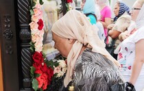 Богослужение и Крестный ход в храме в честь иконы Божией Матери "Умиление", Луганск, 10 августа 2016 года