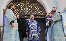 Богослужение и Крестный ход в храме в честь иконы Божией Матери "Умиление", Луганск, 10 августа 2016 года