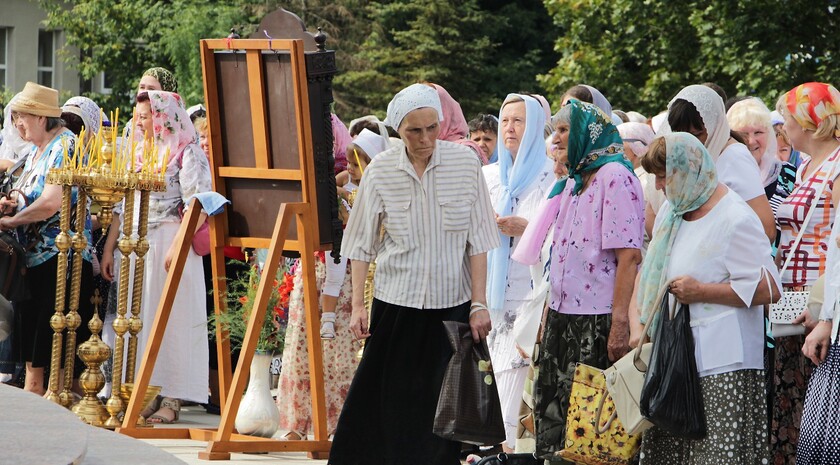 Богослужение и Крестный ход в храме в честь иконы Божией Матери "Умиление", Луганск, 10 августа 2016 года