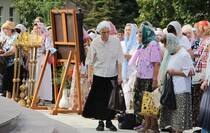 Богослужение и Крестный ход в храме в честь иконы Божией Матери "Умиление", Луганск, 10 августа 2016 года