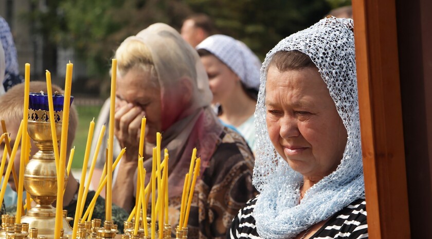 Богослужение и Крестный ход в храме в честь иконы Божией Матери "Умиление", Луганск, 10 августа 2016 года