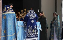 Богослужение и Крестный ход в храме в честь иконы Божией Матери "Умиление", Луганск, 10 августа 2016 года