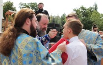 Богослужение и Крестный ход в храме в честь иконы Божией Матери "Умиление", Луганск, 10 августа 2016 года