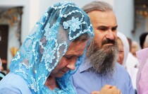 Богослужение и Крестный ход в храме в честь иконы Божией Матери "Умиление", Луганск, 10 августа 2016 года