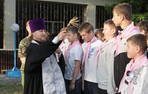 Военно-патриотический лагерь начал работу на базе "Лесных просторов" 